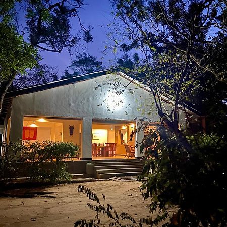 Waters Edge, Anuradhapura Villa Exterior photo