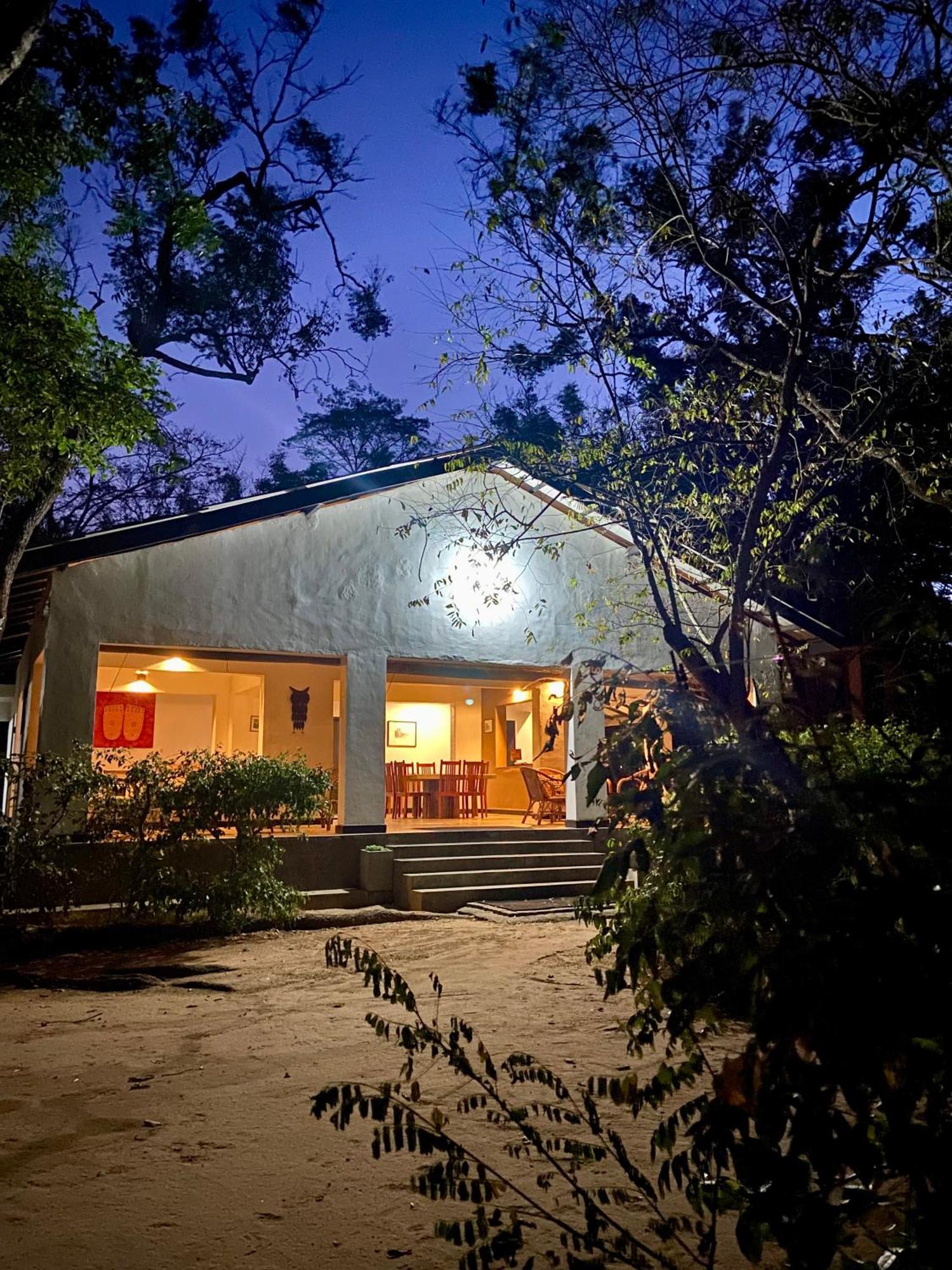 Waters Edge, Anuradhapura Villa Exterior photo
