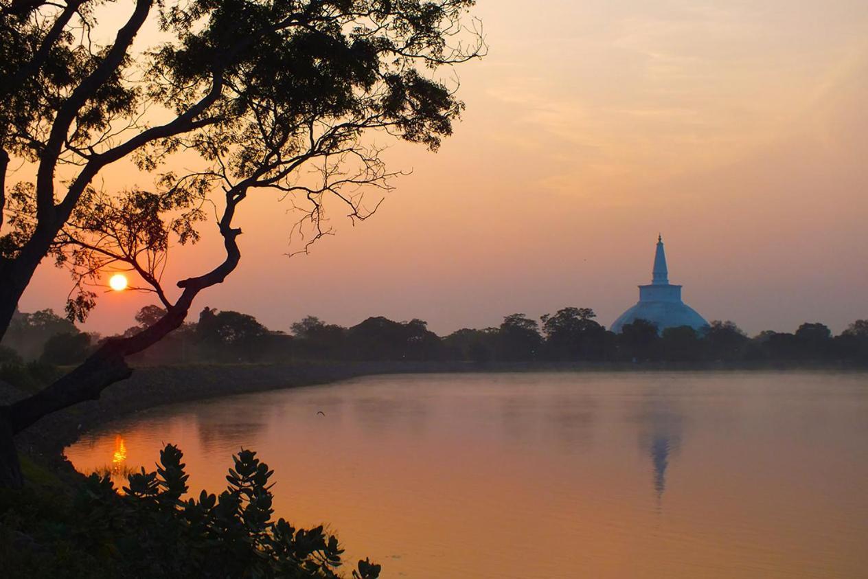 Waters Edge, Anuradhapura Villa Exterior photo