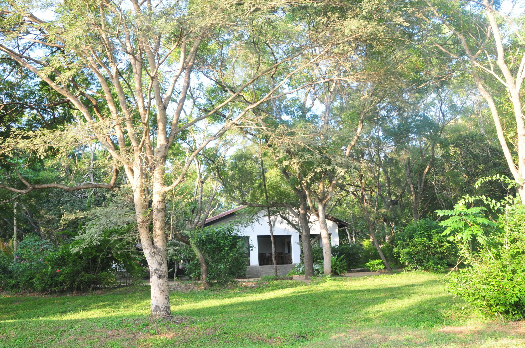 Waters Edge, Anuradhapura Villa Exterior photo